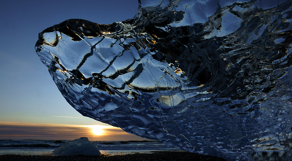 Island im Winter – Und nur in dieser Jahreszeit geht die Sonne am „richtigen Ort“ auf…..