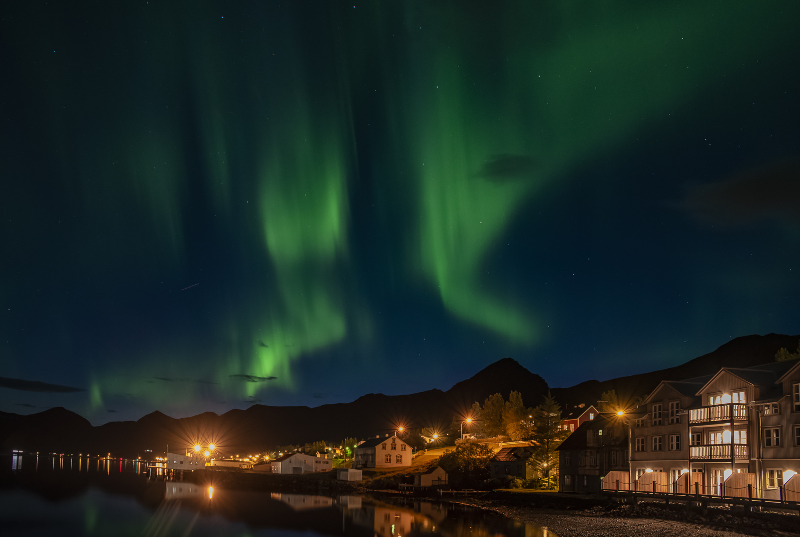 Island - Nordlicht über Faskrudfjördur