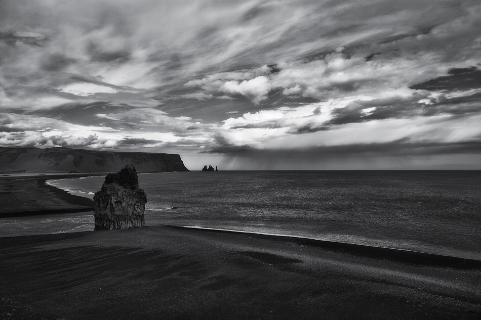 ISLAND - Reynisdrangar