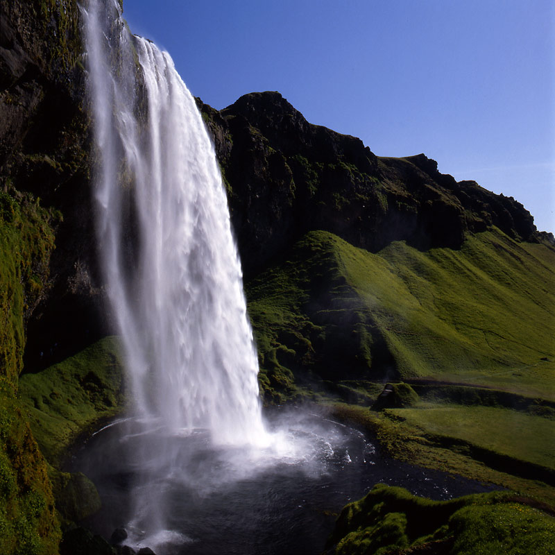 ISLAND- Seljalandsfoss