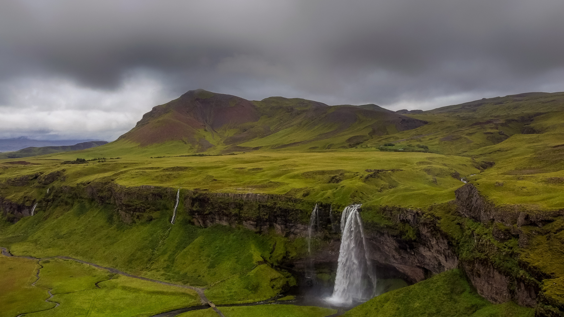 Island-Seljalandsfoss....