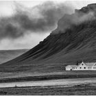 Island, Snæfellsnes, Haus am Berg