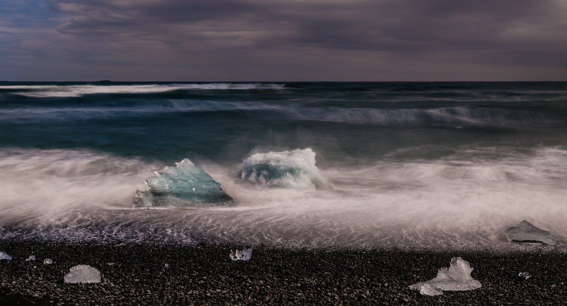 Island..... Strand in der Nähe der Gletscherbucht Jökulsarlon