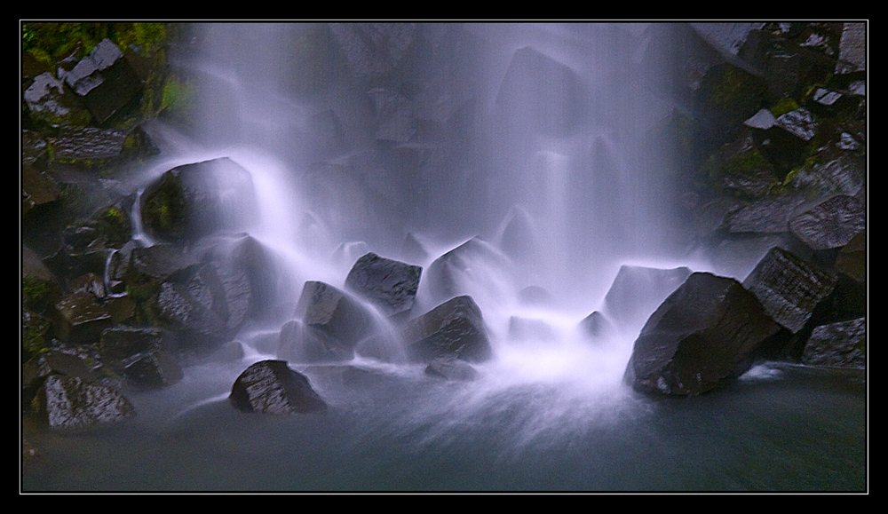 Island - Svartifoss