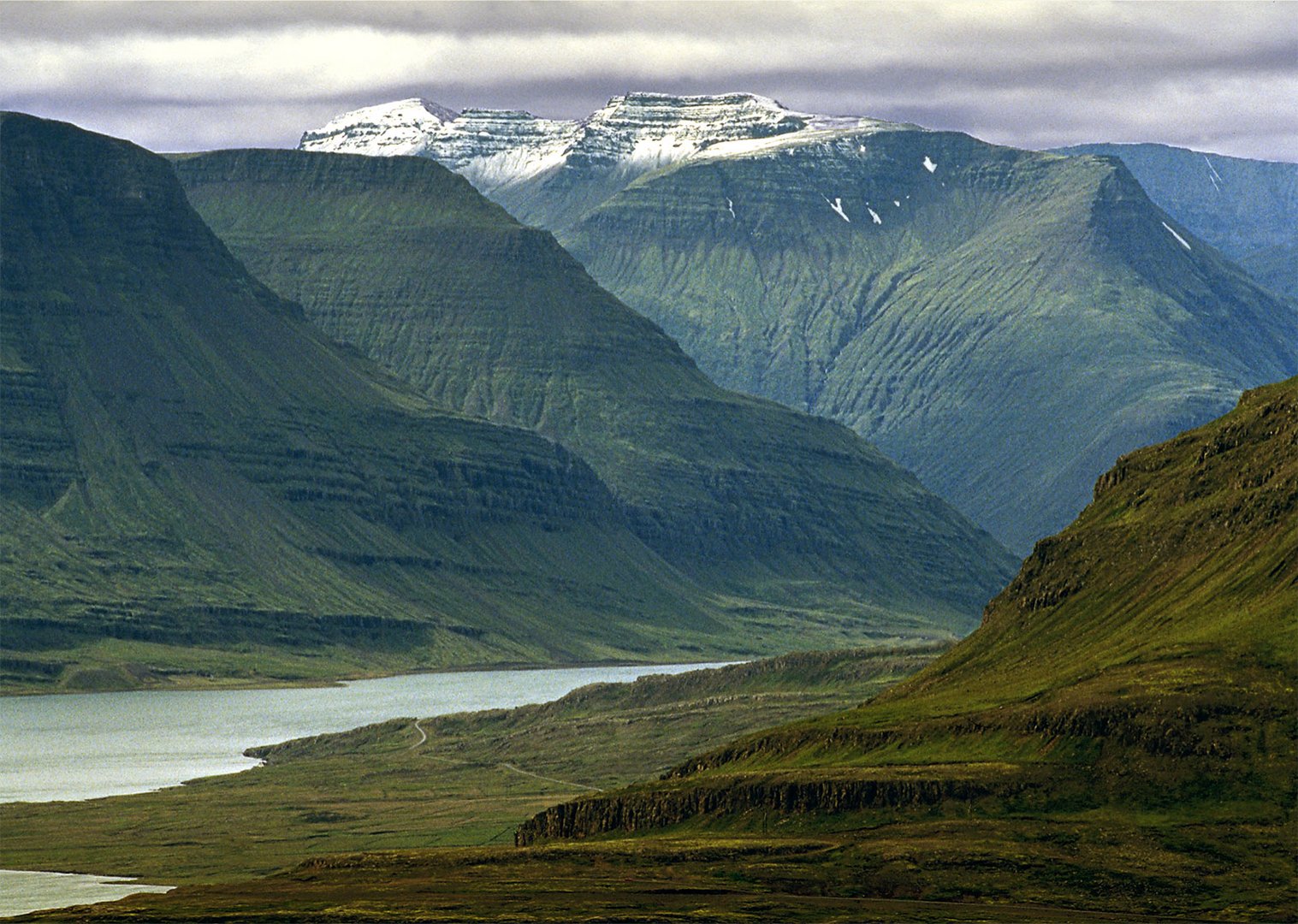 Island - tief eingegrabener Reydarfoerdur