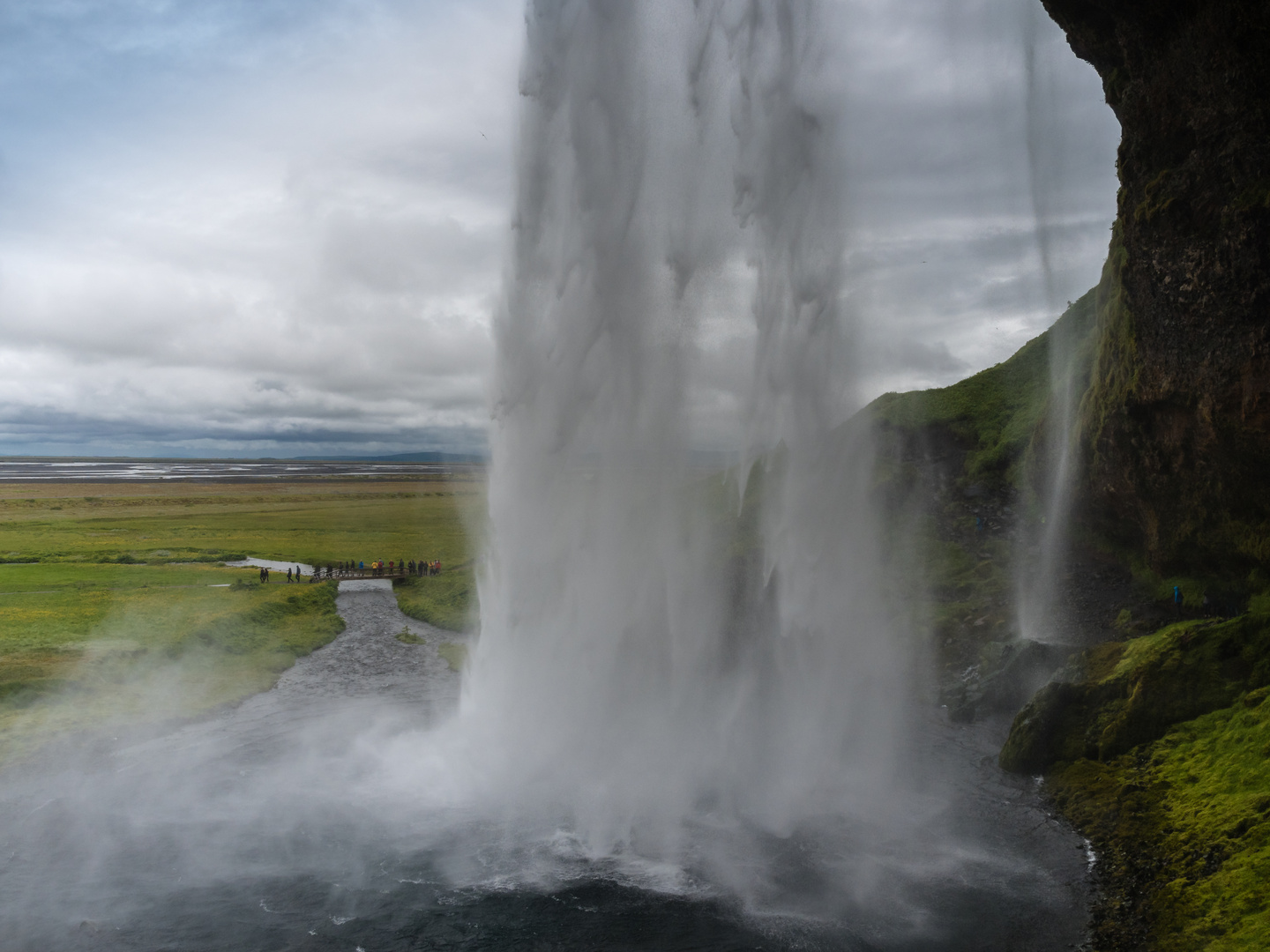Island-Tour durch den Wasserfall Selialandsfoss