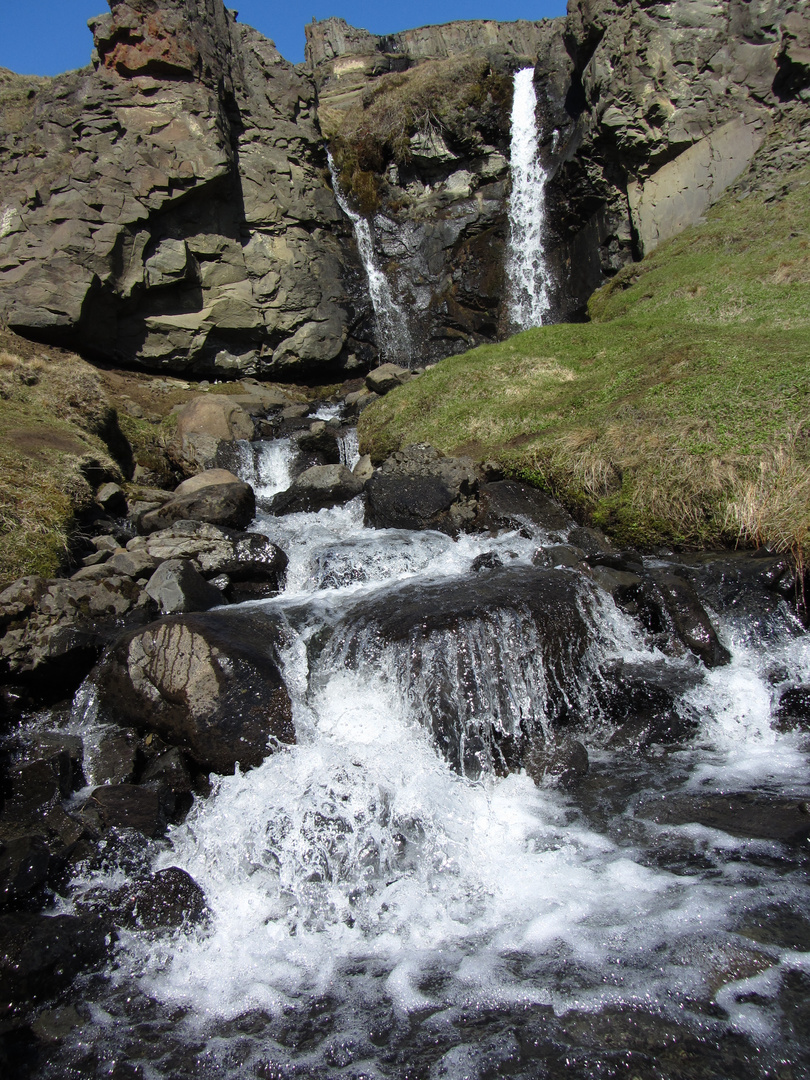 Island - Wasserfall - die Größe ist nicht immer entscheidend