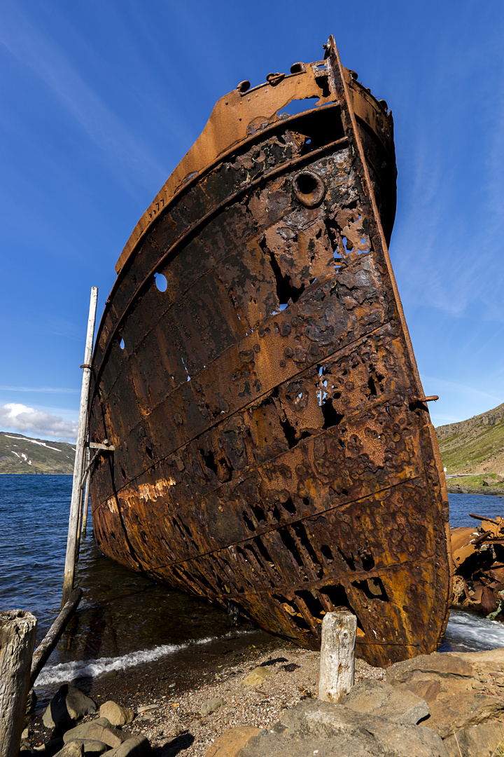 Island Westfjorde der alte Rosthaufen III