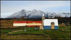 Islands bauernhof mit Kirche