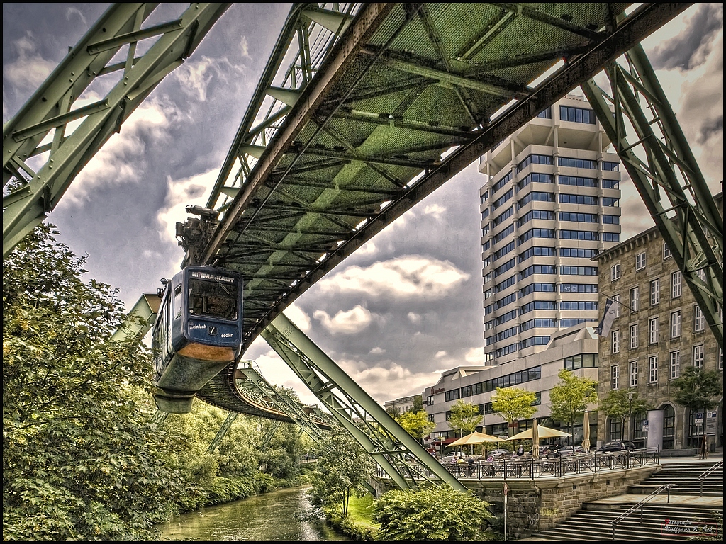 Islandufer mit Stadtsparkasse