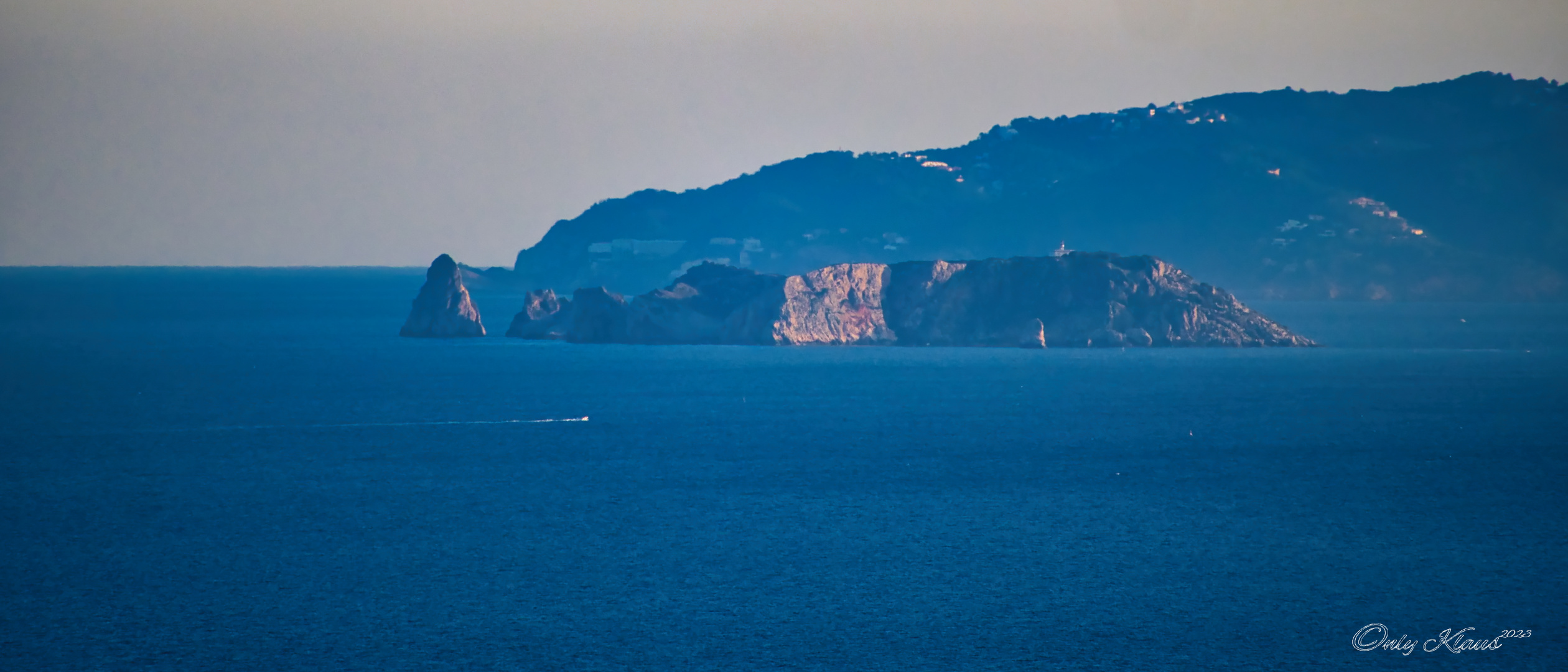 Islas Medas und Cabo Begur in blau