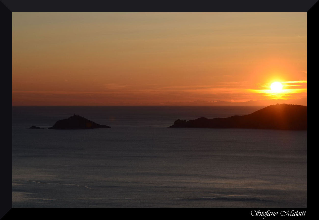 isola del tino al tramonto