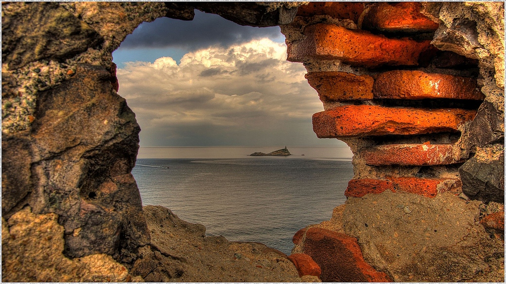 Isola d'Elba : Lo Scoglietto", der kleine Felsen von Portoferraio (HDR)