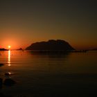 Isola Tavolara am Morgen Sonnenaufgang