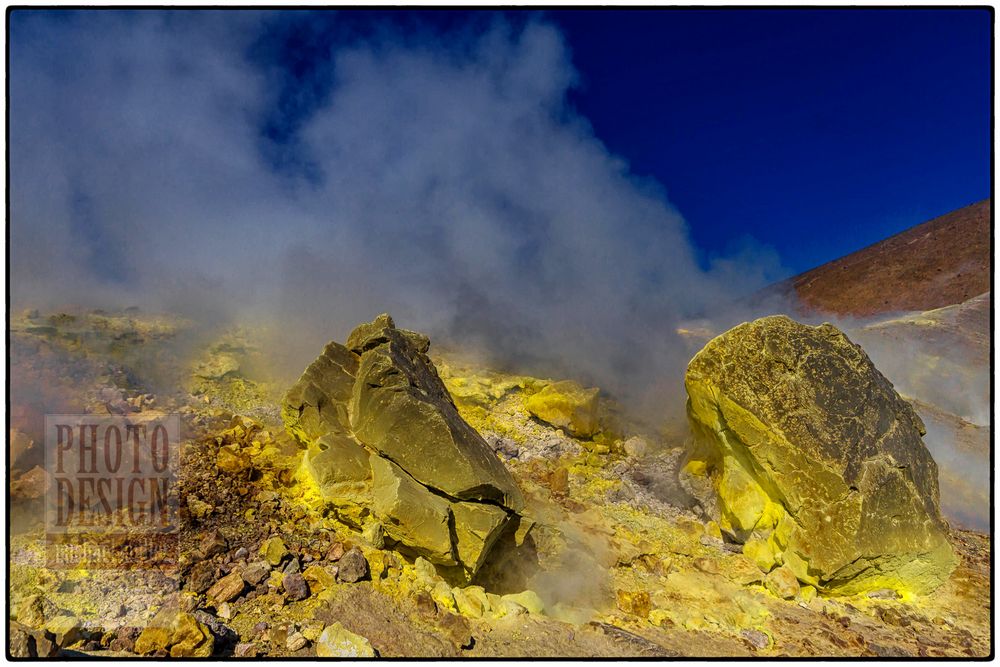 Isola Vulcano, Schwefelfumerolen am Kraterrand