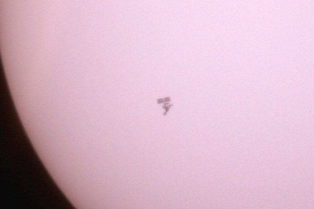 ISS-Sonnentransit am 23.6.2008 - Ausschnitt