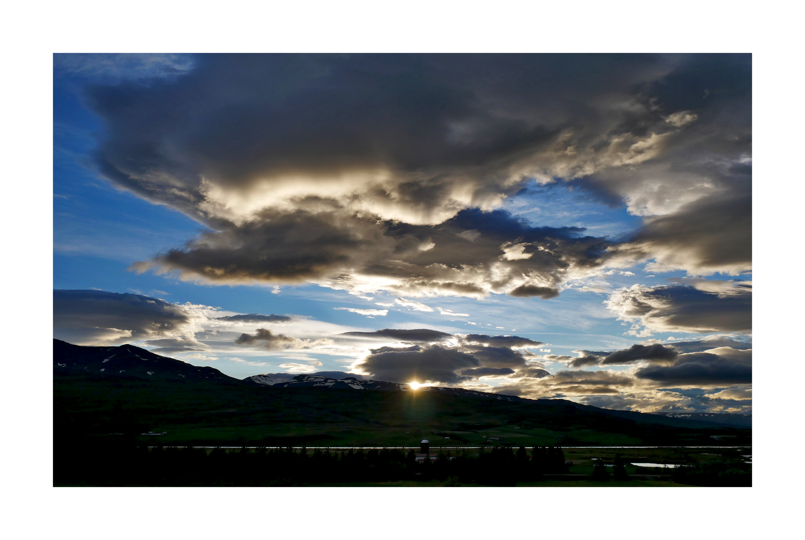 Ist die Landschaft satt, gestillt - gibt sich gern der Himmel wild!