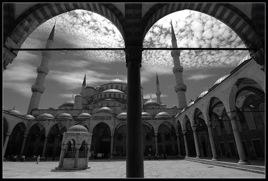 Istanbul 9: die blaue Moschee in schwarz-weiss