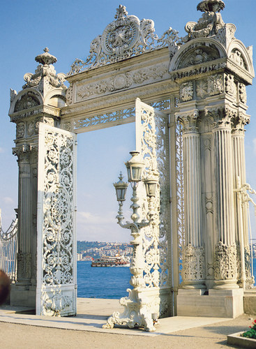 Istanbul-Dolmabahce. Tor zum Bosporus