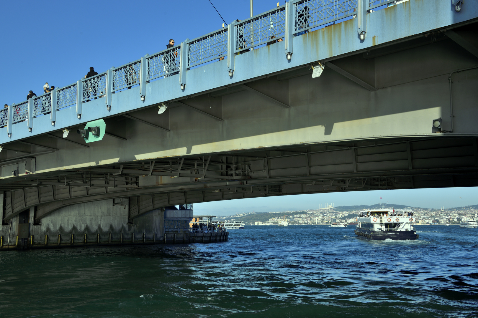 Istanbul-Galata Brücke - Blick zur asiatischen Seite vom Bosporus