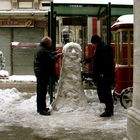 istanbul im schnee- und menschen bei "der arbeit" ;)