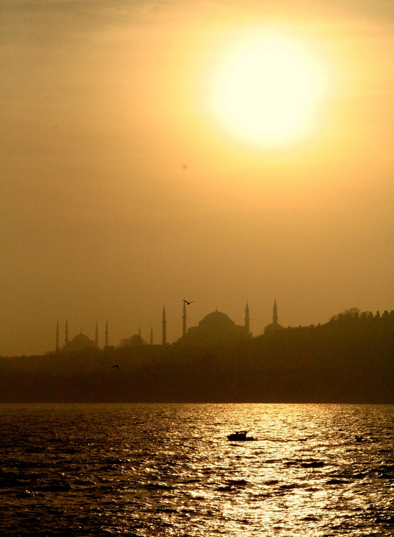 Istanbul -Minarette über dem Bosporus-