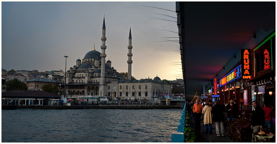 Istanbul - Moschee der neuen Sultansmutter -Galatabrücke