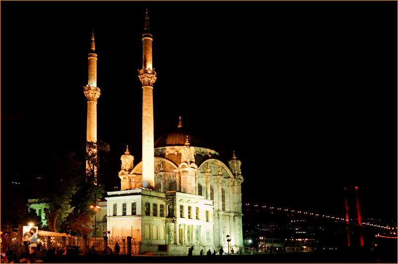 Istanbul: Moschee und Bosporus-Brücke