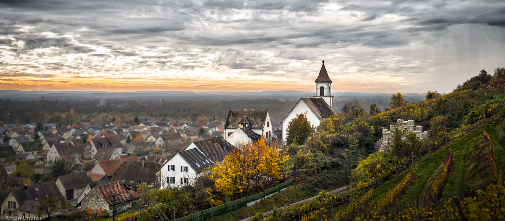 Istein am Abend vor dem Regen