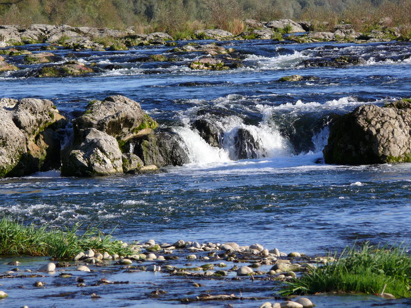 Isteiner Schwellen am Rhein bei Basel