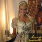 It-Girl Paris Hilton im bayuwarischen Designer-Dirndl auf dem Oktoberfest 2006