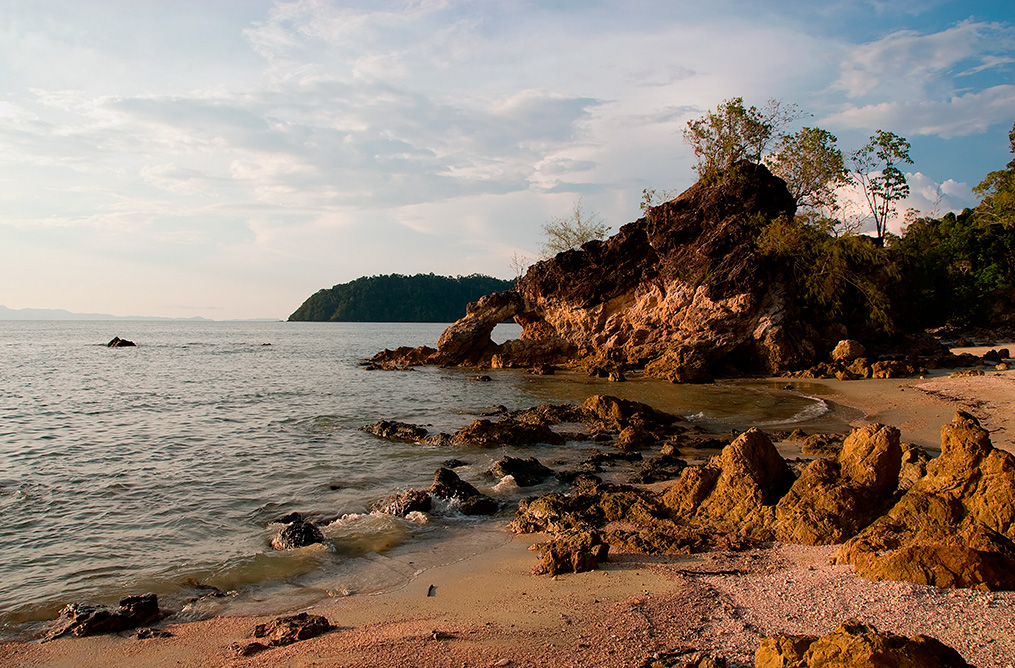 It is difficult to find lonely beaches.