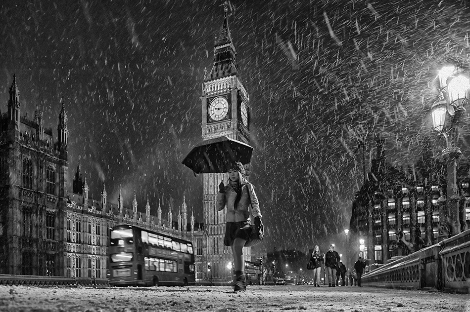 It is snowing in London