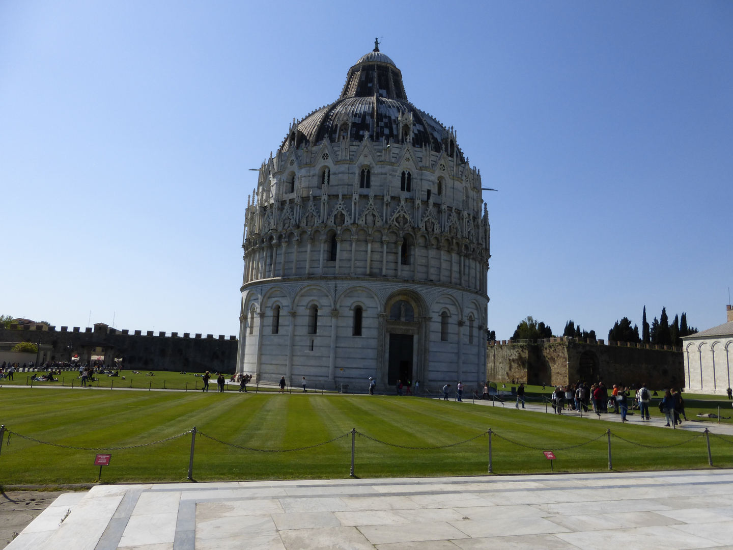 ITALIEN Der schiefe Turm von Pisa und die Kathedrale in Pisa