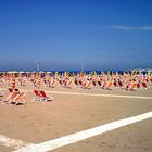 Italien Livorno --warten auf den ansturm der sonnenanbeter