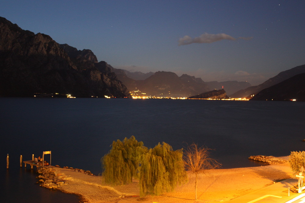 Italien - Nachtaufnahme Gardasee