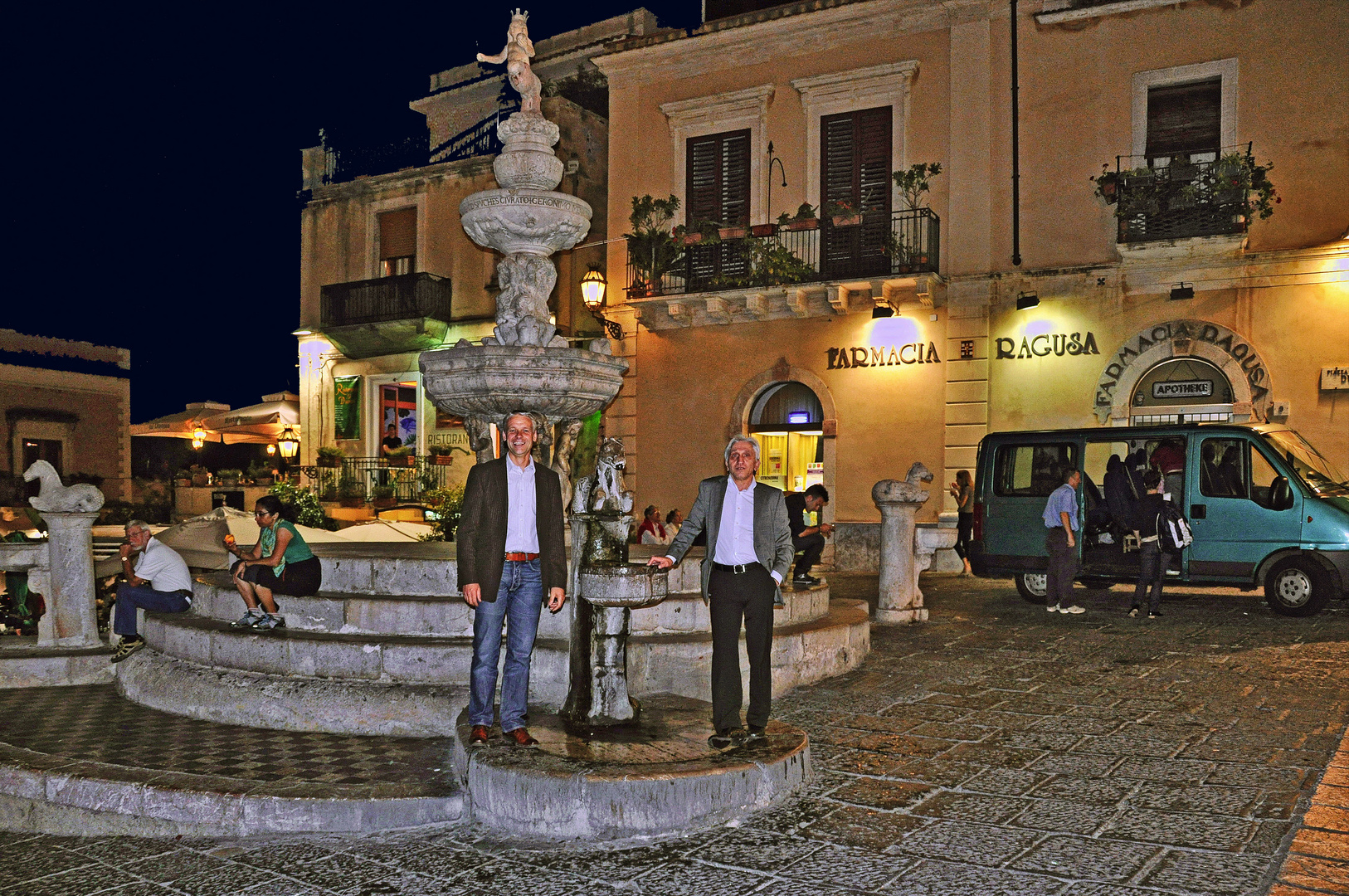 italien-piazza-duomo-taormina