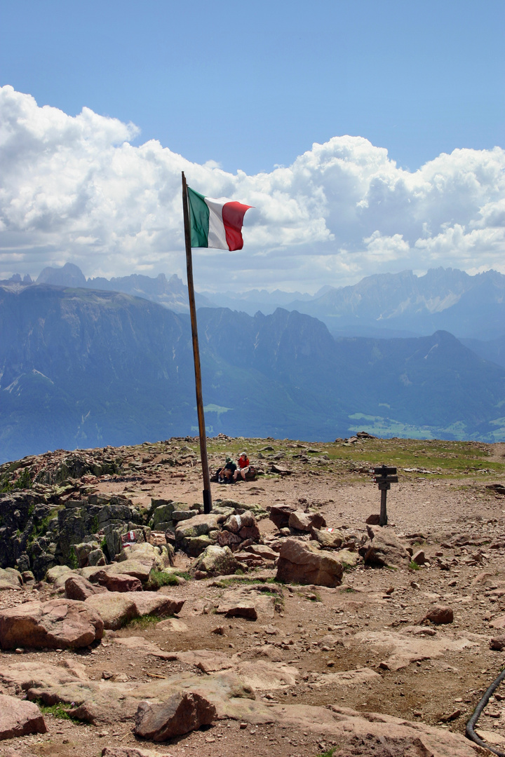 Italienflagge auf dem Ritten