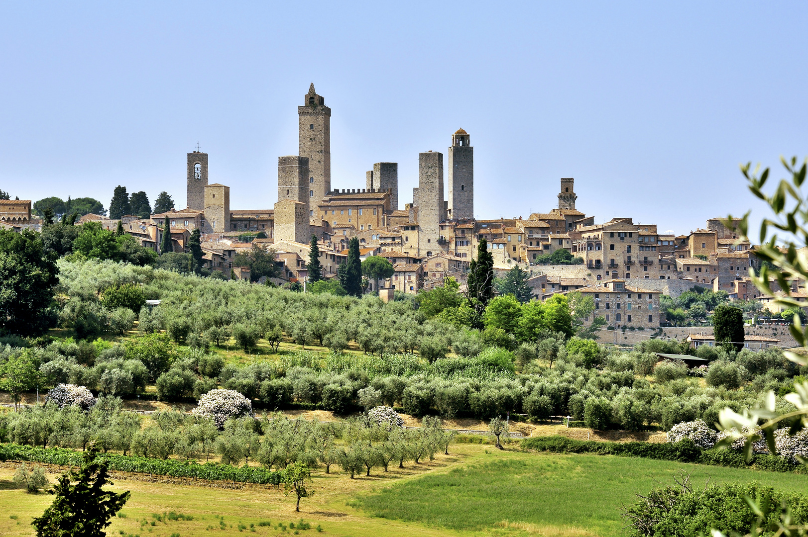 Italienische Skyline und Felder © JF-Fotografie, Jürgen Feuerer