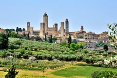 Italienische Skyline und Felder © JF-Fotografie, Jürgen Feuerer