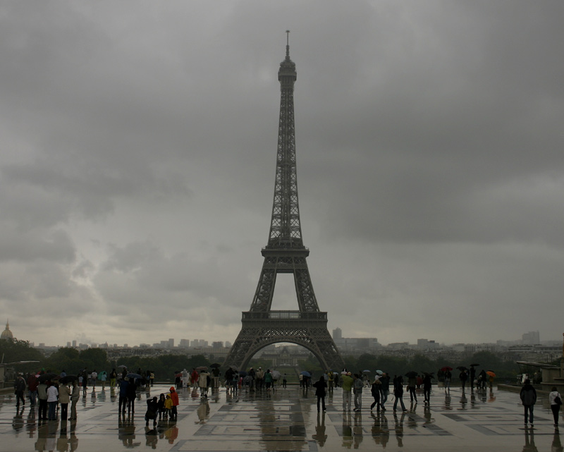 its raining in Paris
