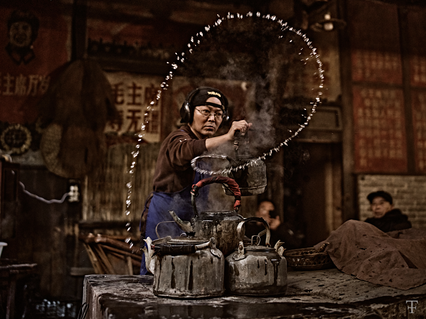 it's showtime in Chengdu's oldest tea house