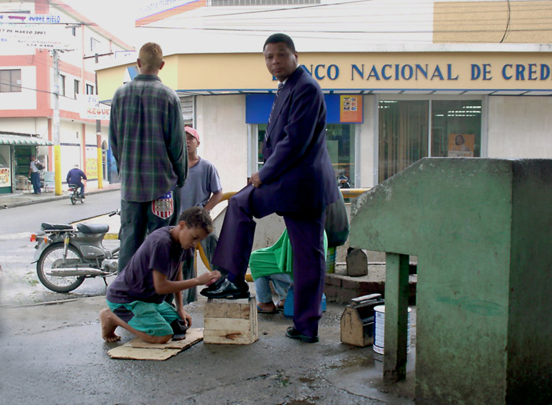 I've got shoes!    (Dominican Republic)