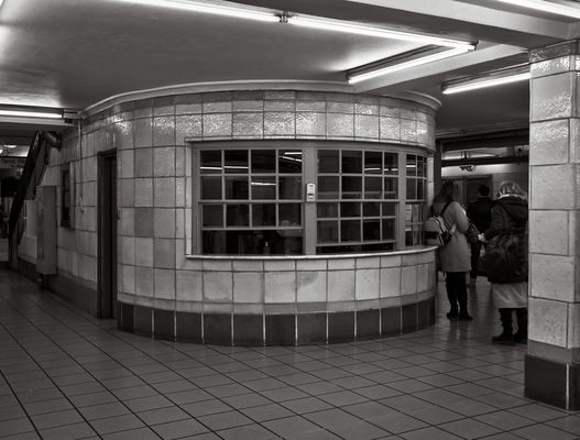 Iwo in Athen, Underground