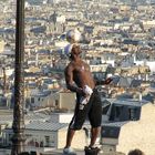 Iya Tarore über den Dächern von Paris