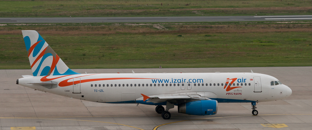 IZair Airbus A320-233