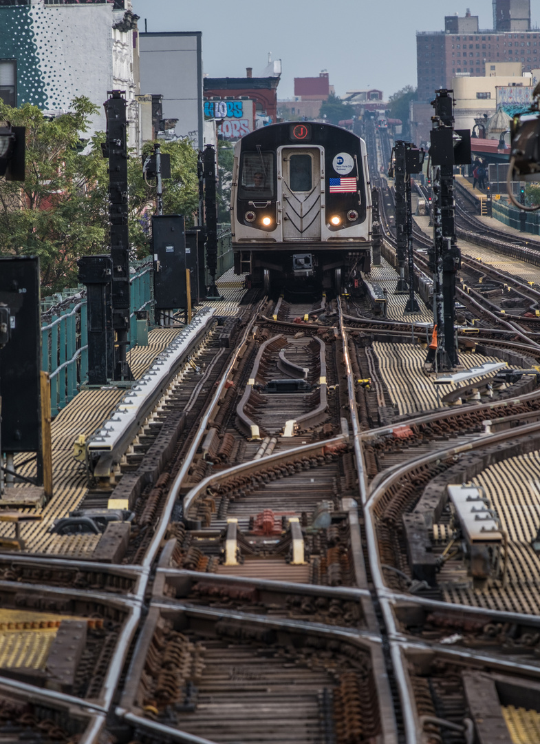 J Train Einfahrt  Myrtle Ave