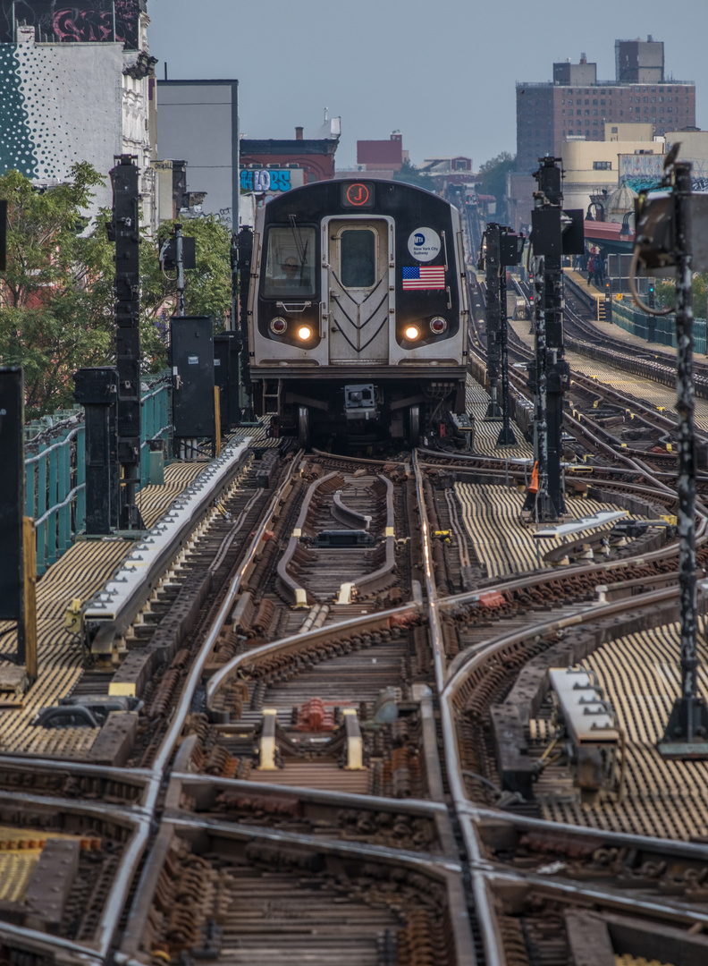 J Train Myrtle Avenue Station