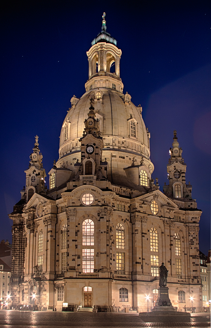 Ja richtig...die Frauenkirche. ;-)