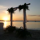 Ja sagen am Strand mit Sonnenuntergang